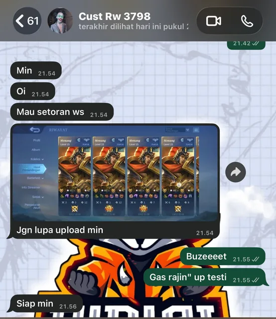 Chat pembeli mengirim riwayat pertandingan berisi kemenangan beruntun sambil menulis “Mau setoran ws” dan “Jgn lupa upload min”